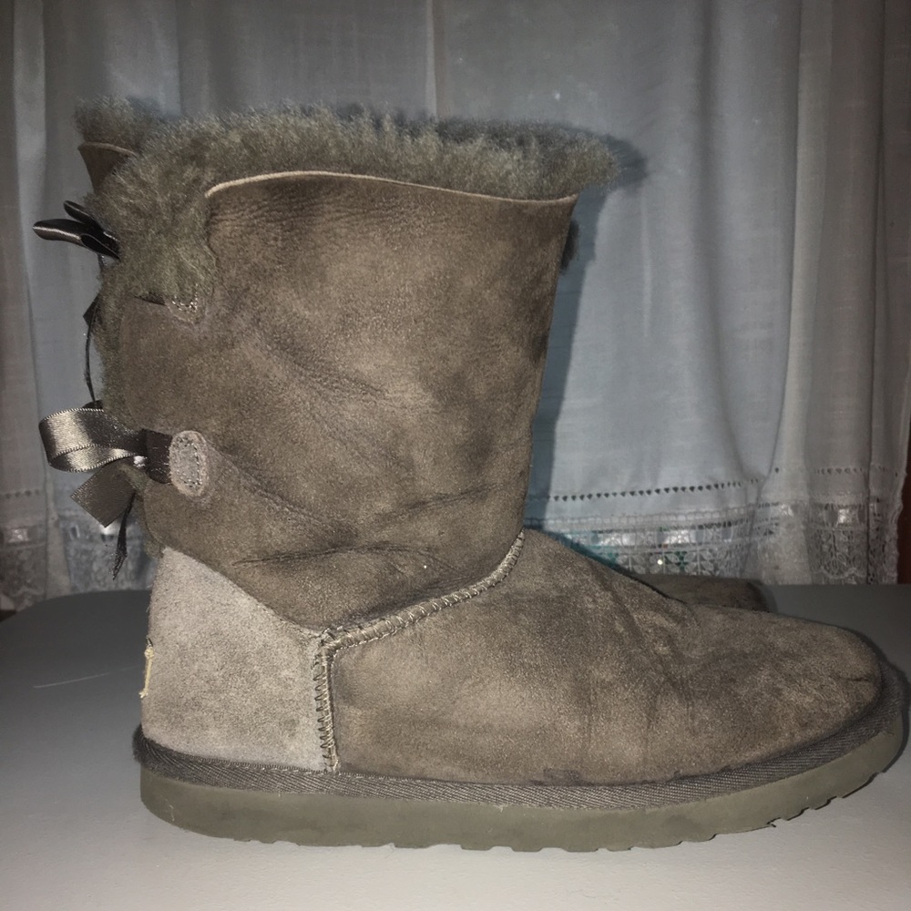 Bailey Bow Uggs- Grey
